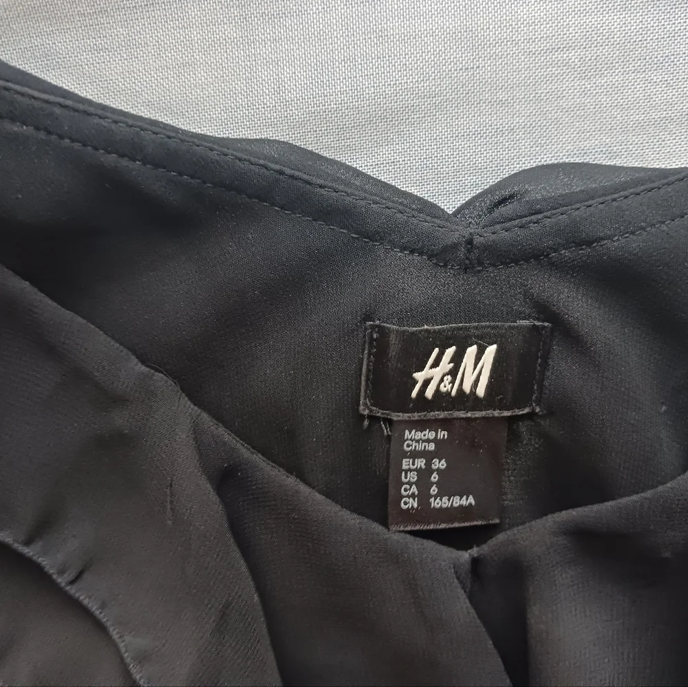H&M Black dress, Size 6 - Picture 3 of 9